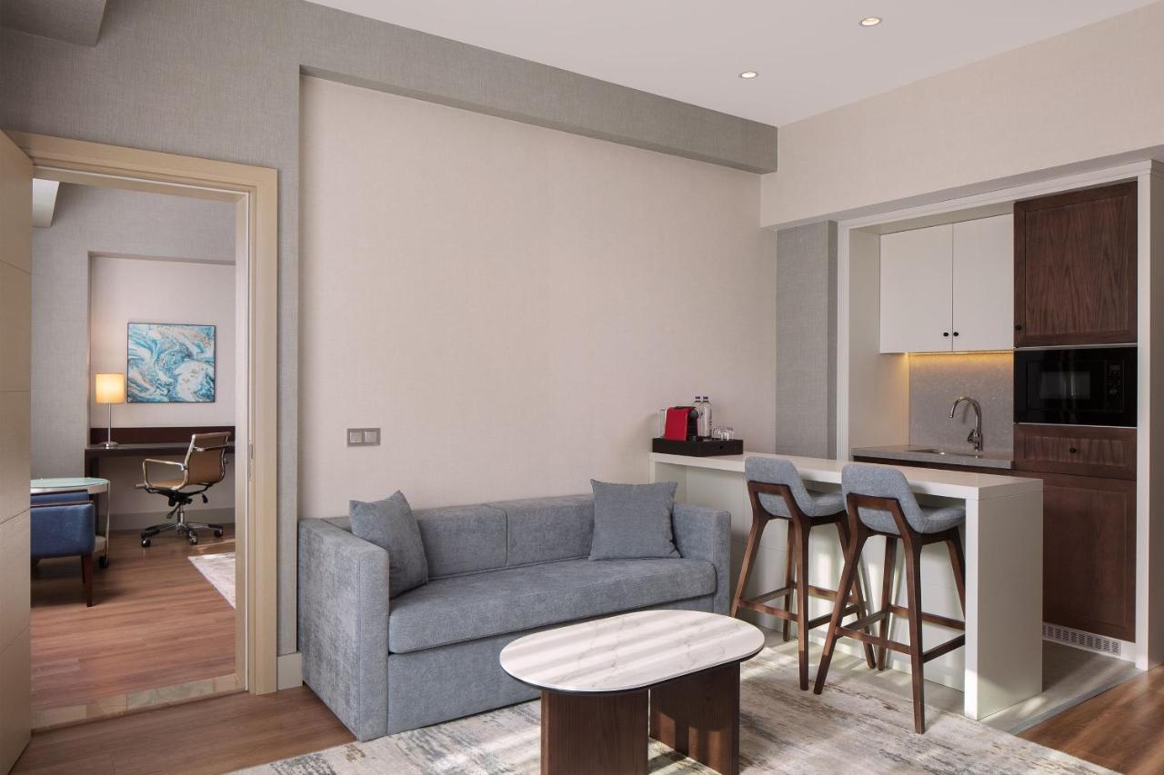 Delta Hotels By Marriott Istanbul West Экстерьер фото
