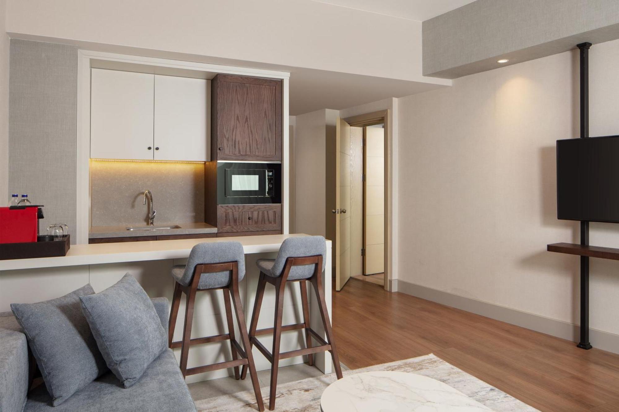 Delta Hotels By Marriott Istanbul West Экстерьер фото