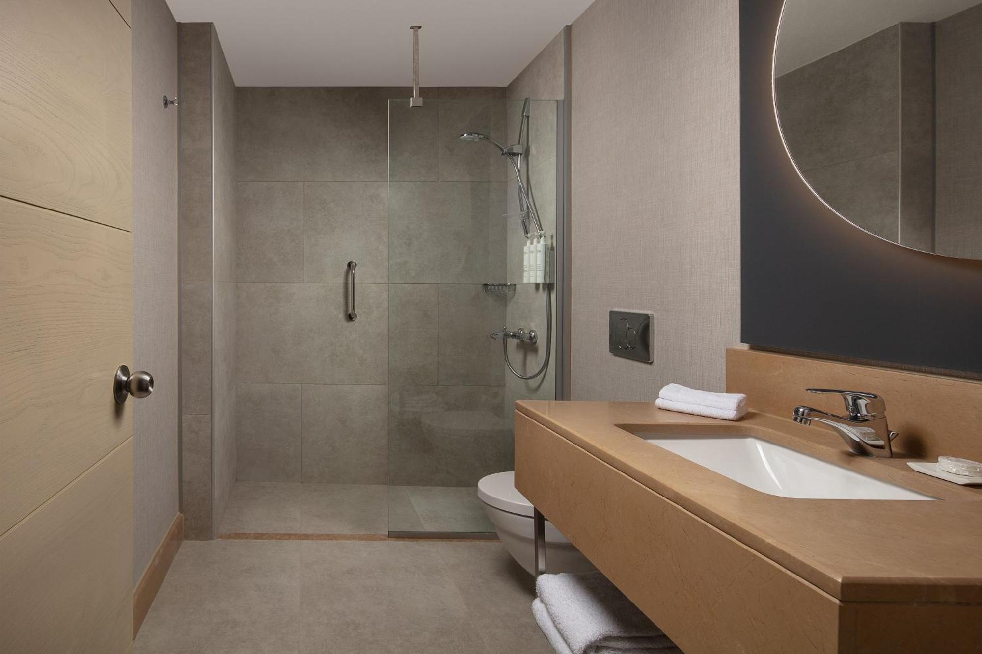 Delta Hotels By Marriott Istanbul West Экстерьер фото